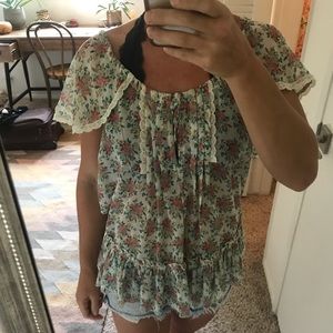 Floral top with lace trim and ruffle hem